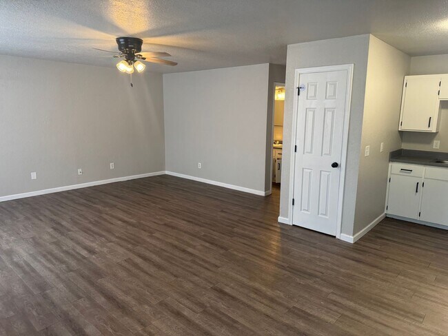 Foto del edificio - 323 S 12th St