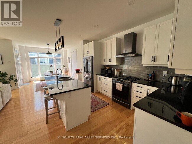 Building Photo - 334 Lysander Pl