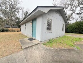 Building Photo - 23 Kandlewood Dr