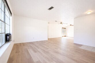 Building Photo - 1220 Kelving Way
