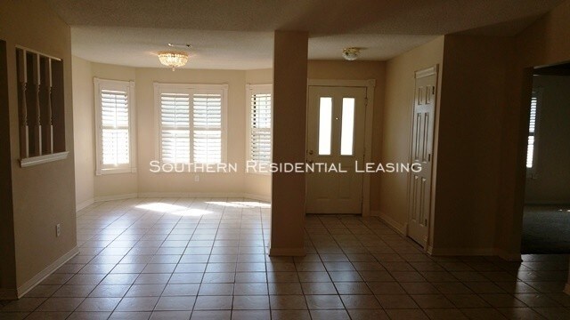 Foto del edificio - 7402 St James Pl