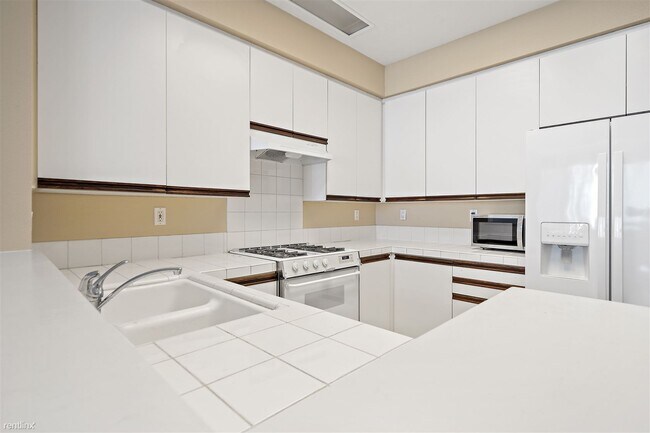 Building Photo - 2 br, 2 bath Townhome - 2288 Cabo Bahia