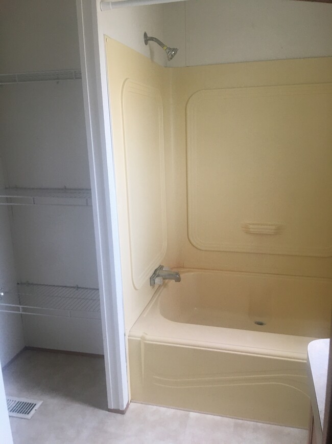 Master Restroom - 2106 Avenue J