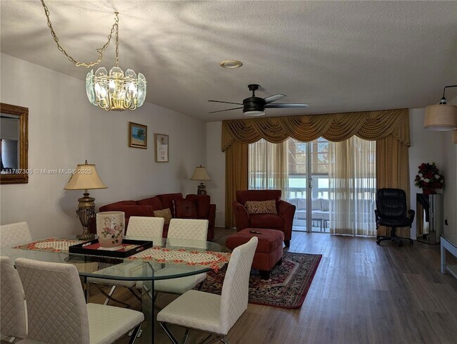 Foto del edificio - 1501 NE Miami Gardens Dr