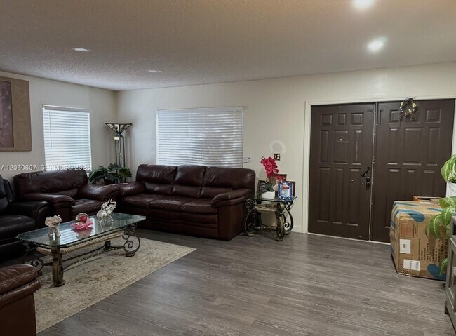 Foto del edificio - 18849 NW 78th Pl
