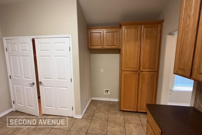 Foto del edificio - 1011 Forest Oak Dr