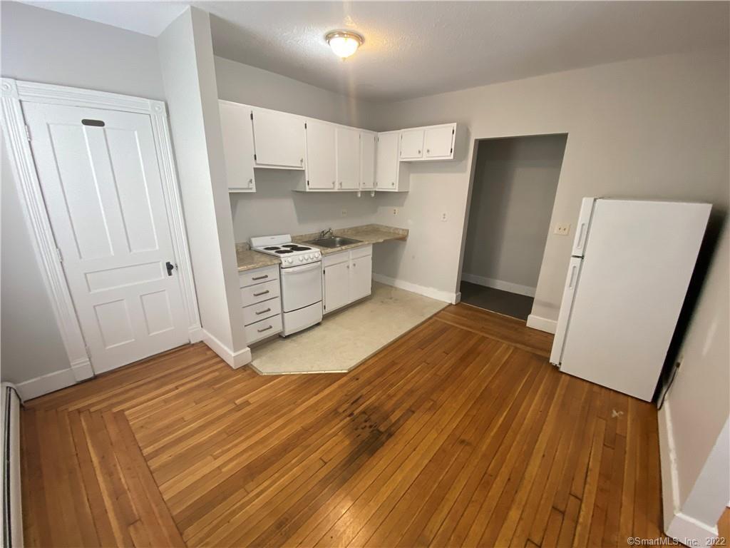 Primary Photo - 94 Howe St
