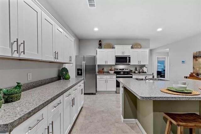 Foto del edificio - 404 Beekeeper Dr