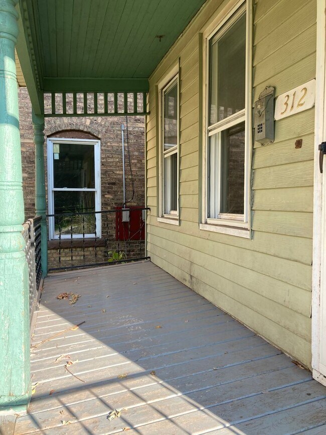 Foto del edificio - Three Bedroom Single-Family Home Close To ...