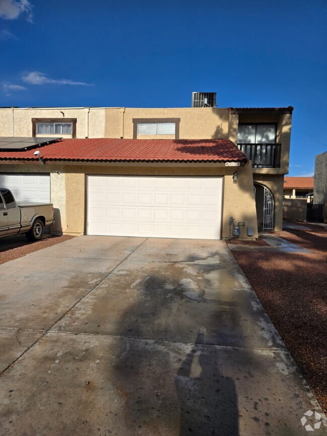 Building Photo - 4876 Rollingwood Cir