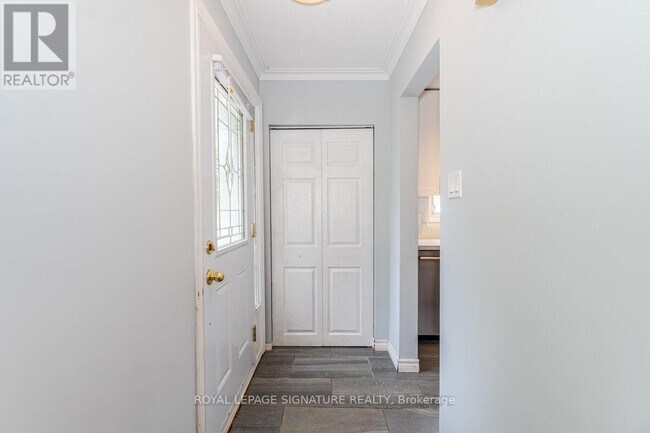 Photo du bâtiment - 591 Turner Dr