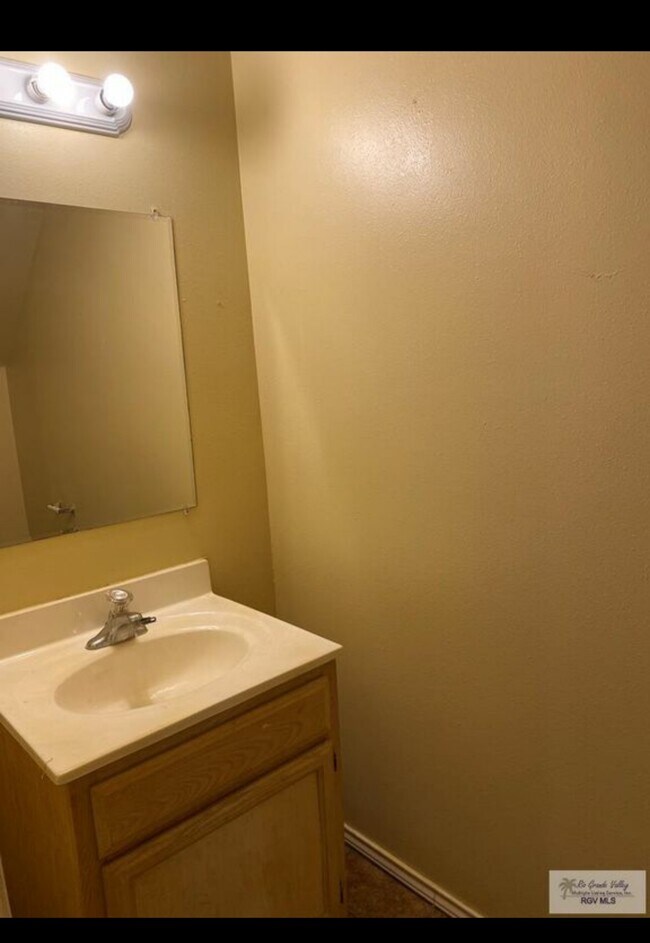 Building Photo - 742 Sonesta Dr