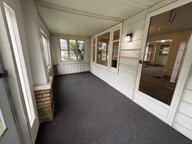 Building Photo - Now Leasing: 4-Bedroom Akron Home with Attic Bedroom & Basement Laundry Hookups