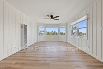 Building Photo - 146 N Cedros Ave