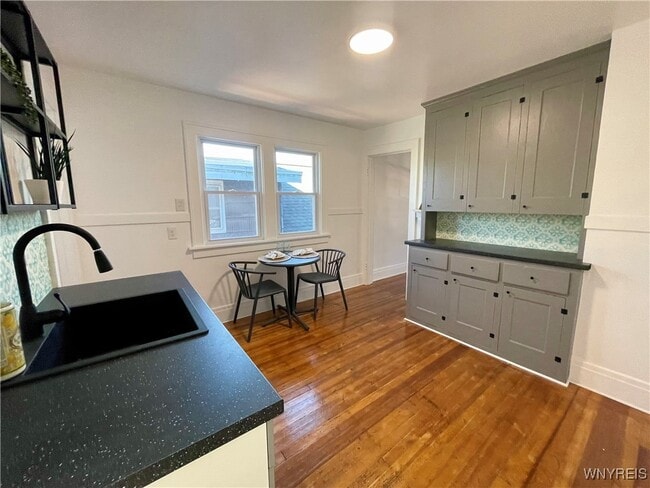 Building Photo - 434 23rd St