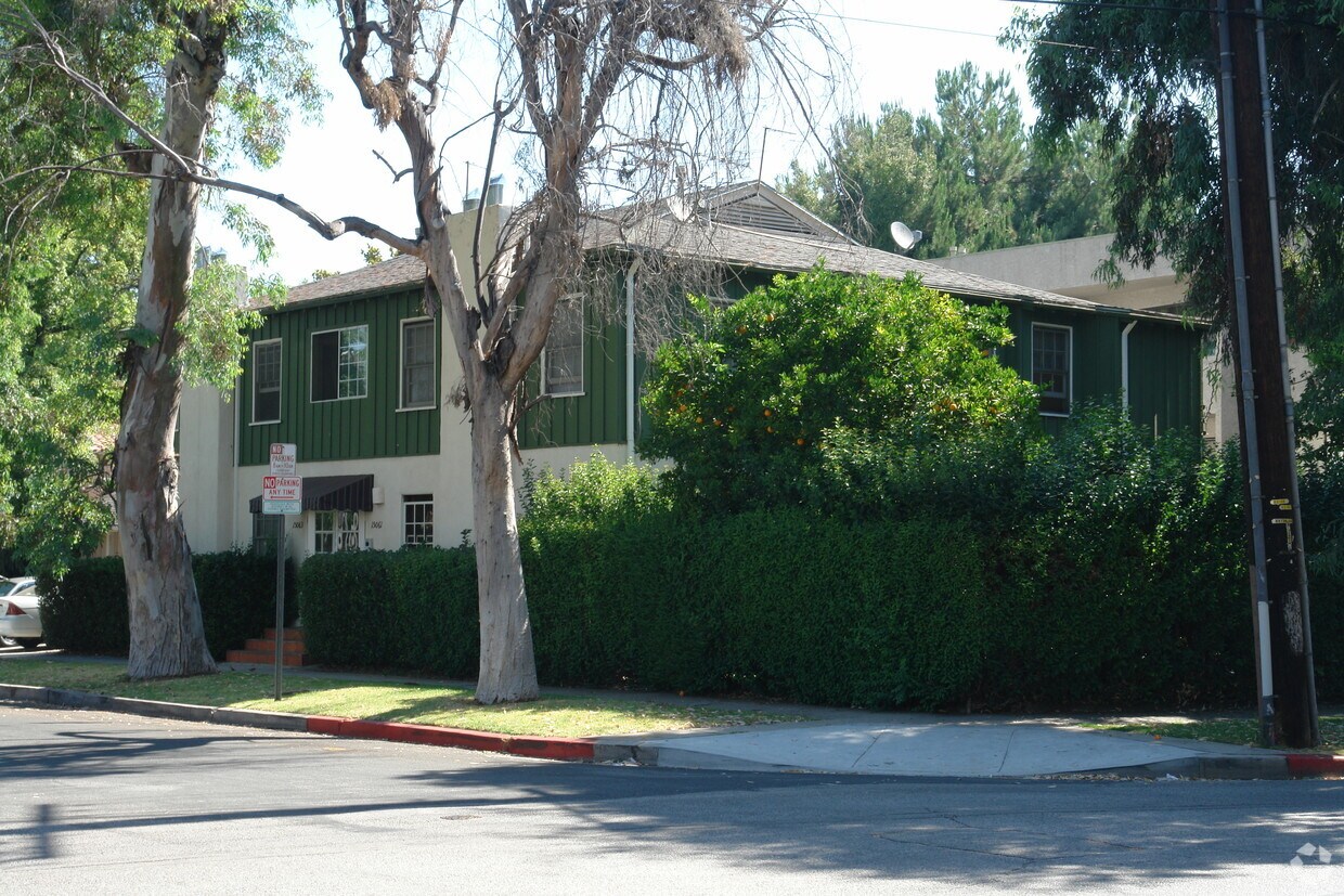 Foto del edificio - 15061-15063 Moorpark St