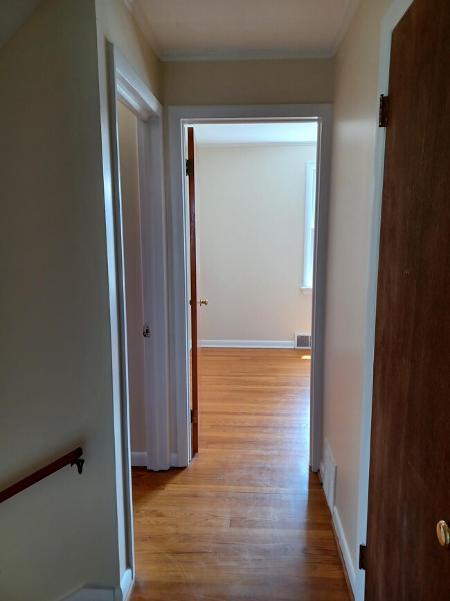 Building Photo - 222 E Whitlock Ave