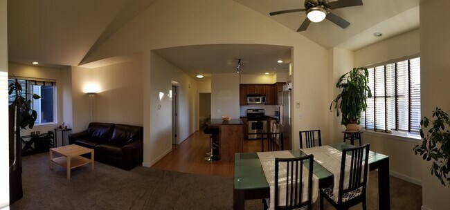 Zona de estar desde la entrada - 1739 27th Ln NE