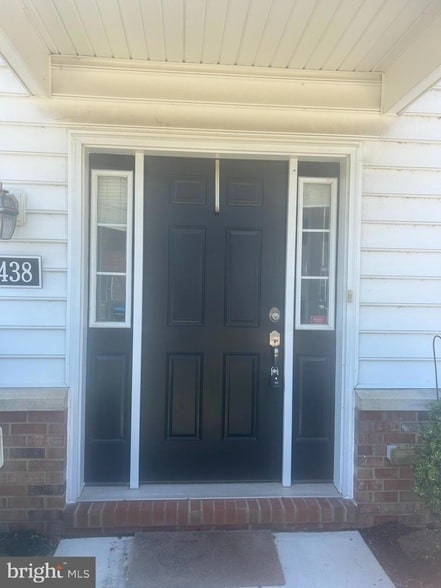 Building Photo - 4438-4400 Riverview Ln