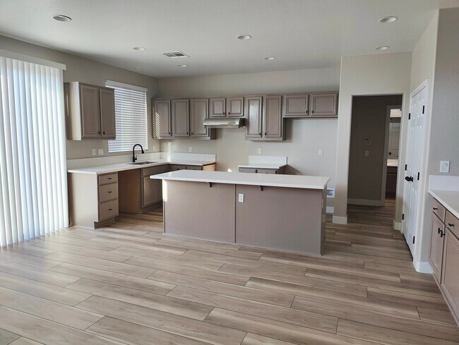 Foto del edificio - 7426 Hunting Lodge Ave