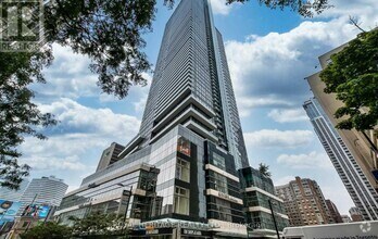Building Photo - 386-386 Yonge St