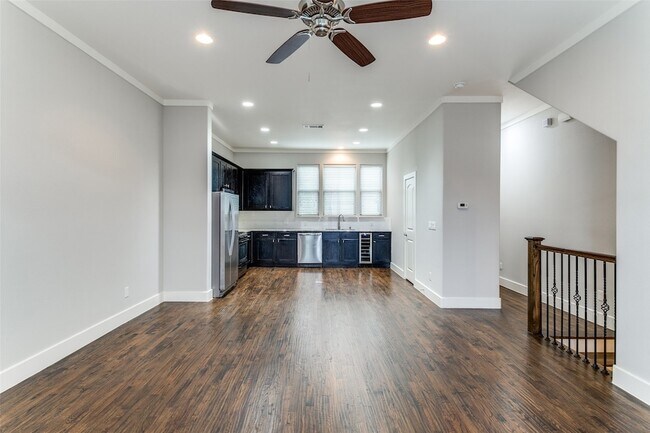 Foto del edificio - 4323 Dickason Ave