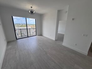 Building Photo - 511 Lucerne Ave