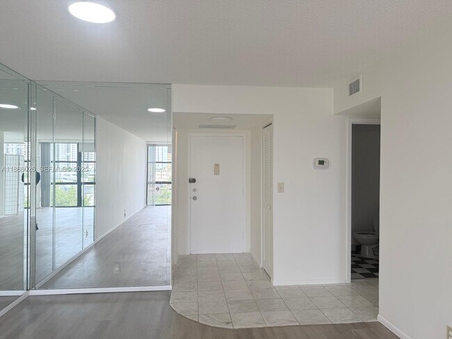 Foto del edificio - 800 Parkview Dr