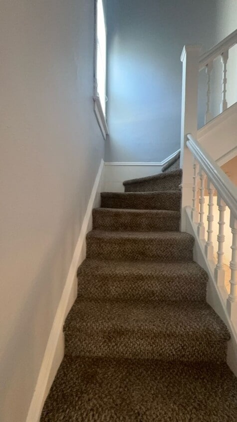 Building Photo - 4 Bedroom / 2 Bath house in Peoria for rent