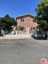 Building Photo - 1045 E 20th St