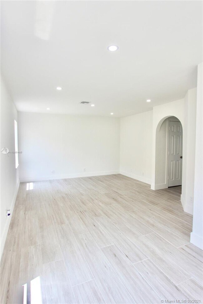 Foto del edificio - 239 NW 107th Ave