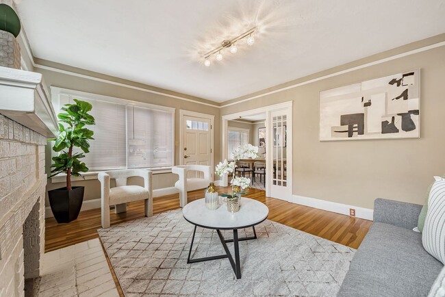 Foto del edificio - Rose garden area 3 bedroom 1 bath