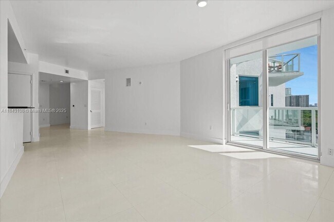 Building Photo - 3030 NE 188th St