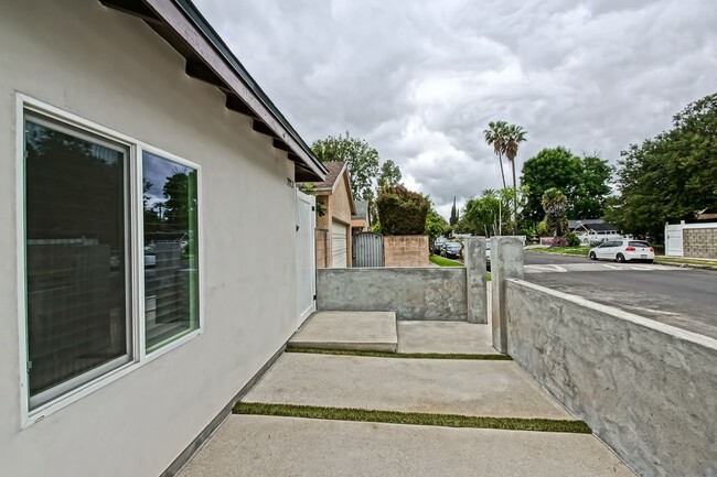 Foto del edificio - NEWLY BUILT, LUXURIOUS & BRIGHT, 1BR1BA AD...