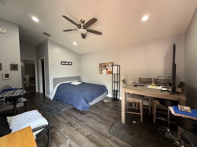 Foto del edificio - 18645 NW 53rd Ave