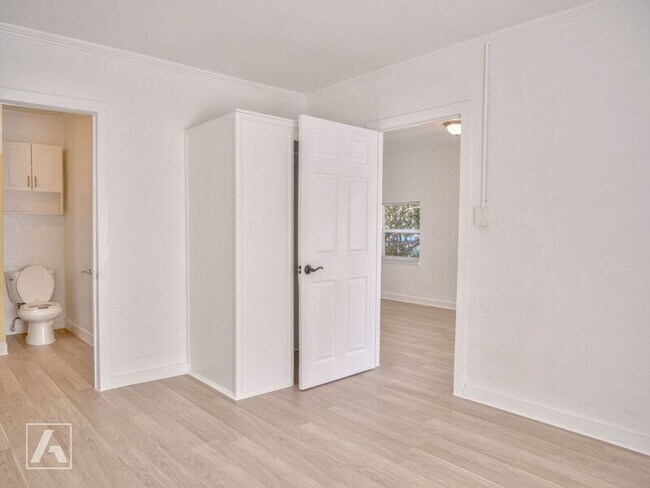 Building Photo - 1423 Miller Ave