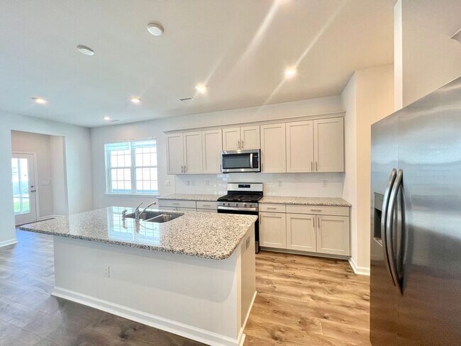 Foto del edificio - 412 Haywood Glen Dr