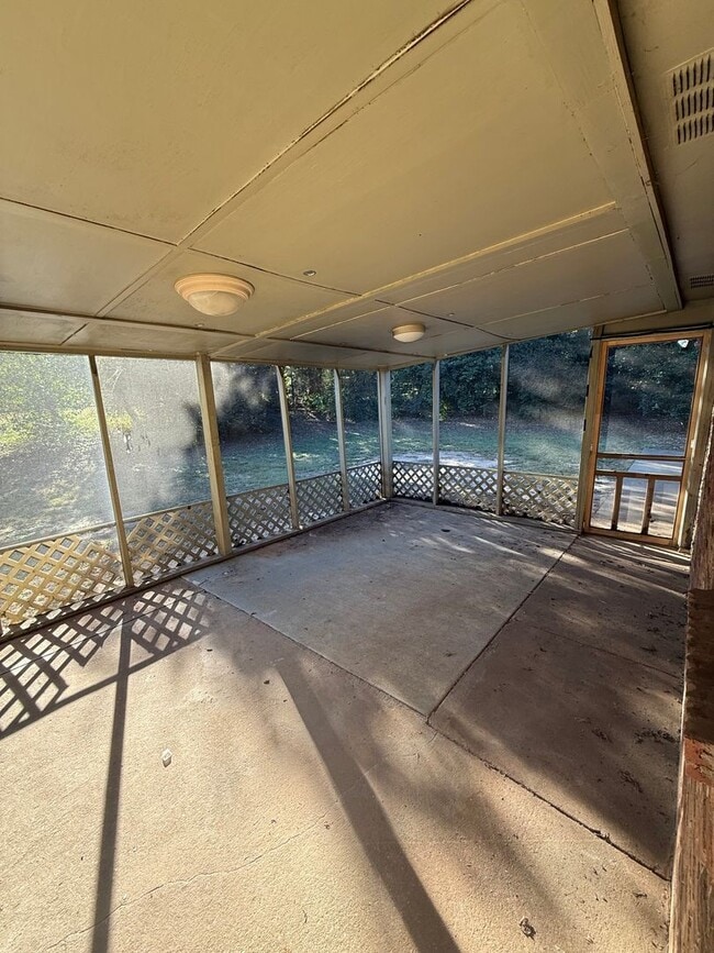 Building Photo - ** 3 bed 2 bath located in Millbrook ** Call the self-showing number to schedule a tour 334-366-9198