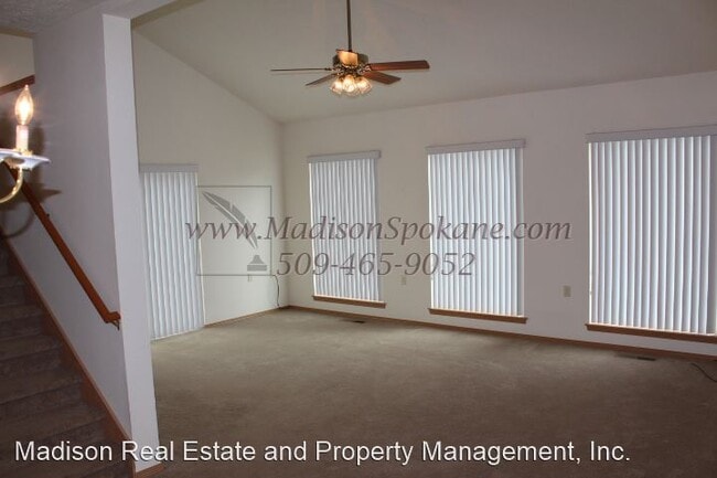 Building Photo - 3 br, 3 bath House - 18920 E. Riverwalk Ln.