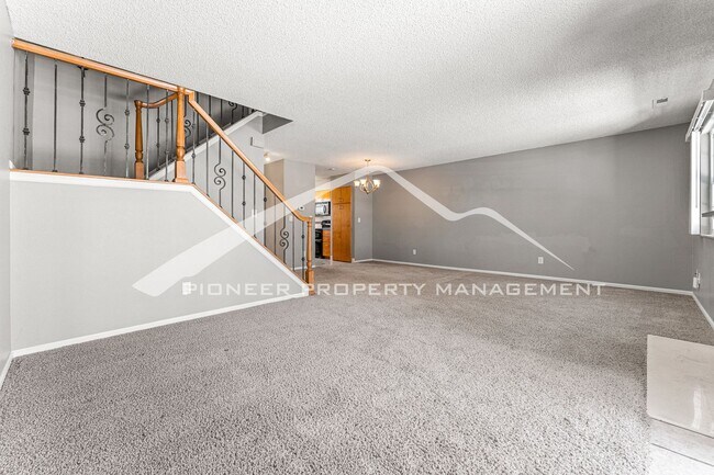 Foto del edificio - Fantastic Townhome with 1-Car Attached Garage, and Central AC!