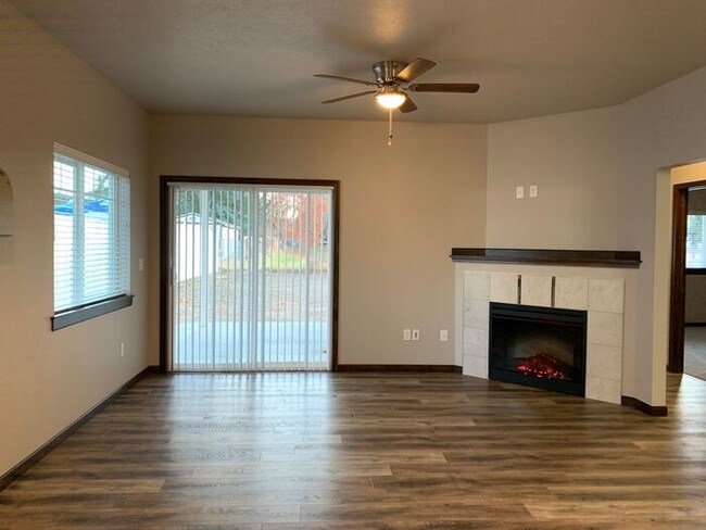 Building Photo - Brand New Duplex in Spokane Valley!