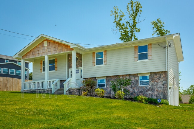 Foto del edificio - 8128 Fallen Maple Dr