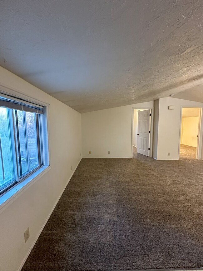 Building Photo - L134ER