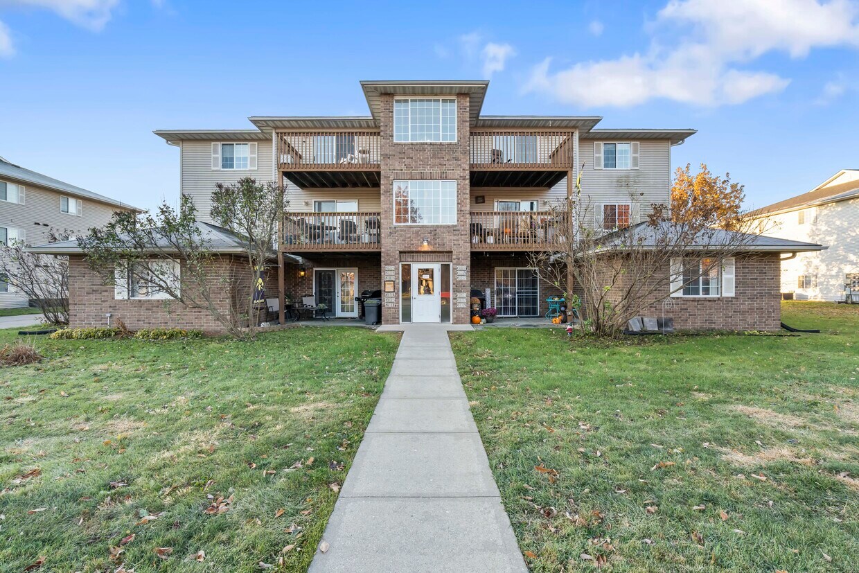 625 Kimberlite St Unit 625, Tiffin, IA 52340 Condo for Rent in Tiffin