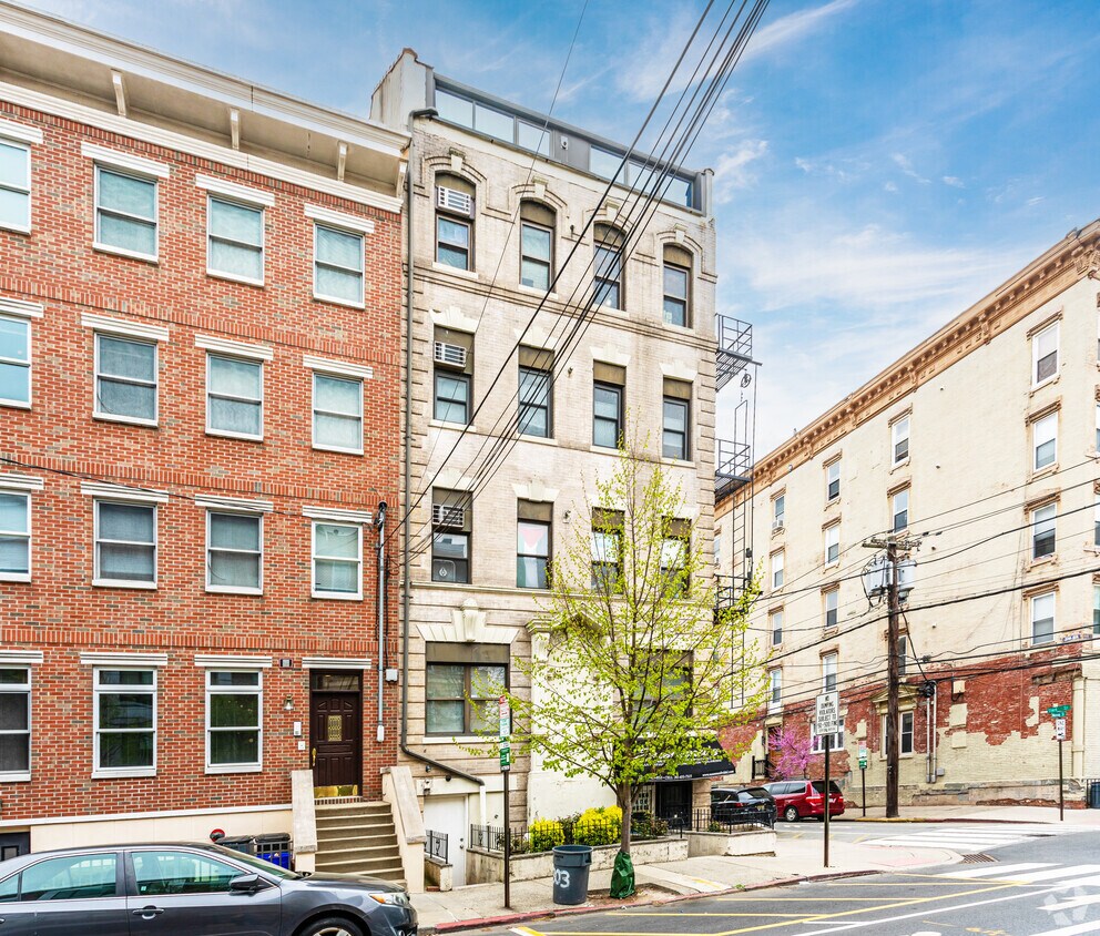 Primary Photo - 301 Monroe St