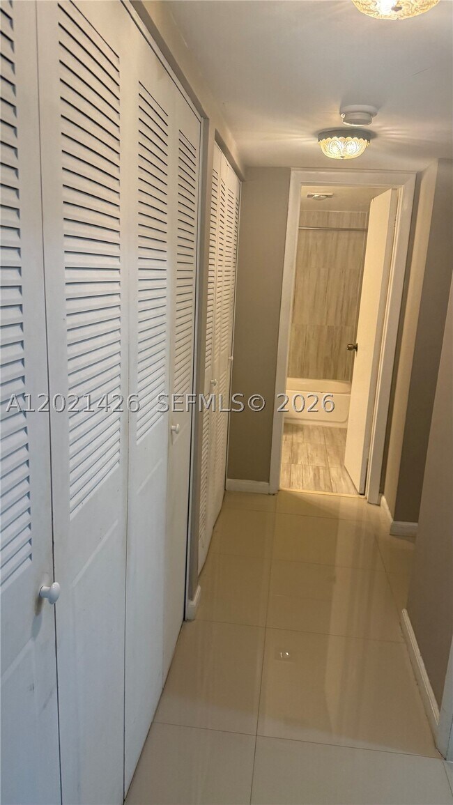 Foto del edificio - 1470 NE 125th Terrace