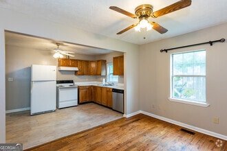 Building Photo - 3172 Humphries Dr SE