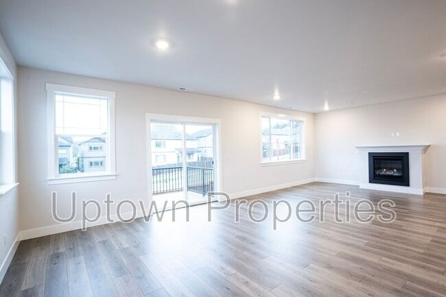 Building Photo - 16959 SW Leaf Ln