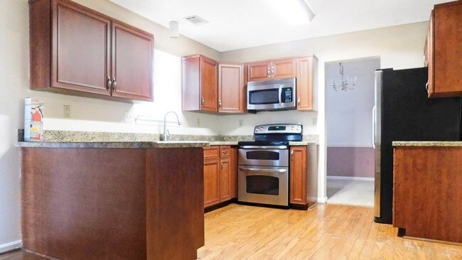 Building Photo - 3292 Huntington Cir