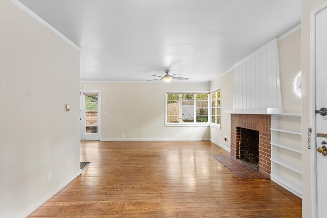 Building Photo - 6172 Moraga Ave